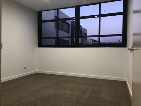 Chic & Modern 1-Bedroom Apartment in the Heart of Waterloo - Photo 2