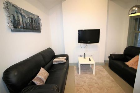 5 bedroom private hall to rent - Photo 2