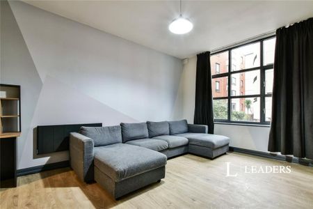 3 bedroom flat to rent - Photo 2