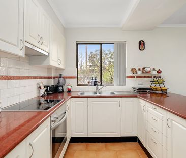 Tranquil district outlook with exceptional convenience - Photo 5