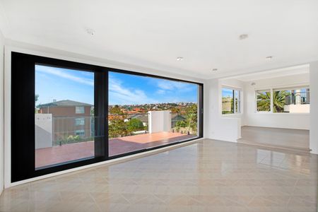 Grand Freestanding Family Home with Expansive Views in a Coveted Cul-de-Sac - Photo 4