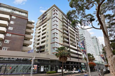 Modern 2-Bedroom Apartment in the Heart of Burwood - Luxury, Comfort & Convenience - Photo 3