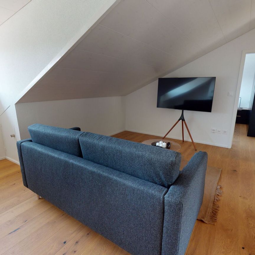 Möbelierte Dachwohnung an zentraler Lage - Photo 1