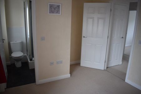 Llys Mieri, Swansea, SA4 - Photo 2