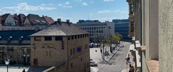 Zentraler geht es nicht - 4-Raumwohnung inklusive Einbauküche im Herzen von Halle!!! - Foto 1