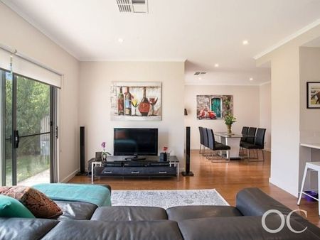 Open the Door to Effortless Style - Photo 4