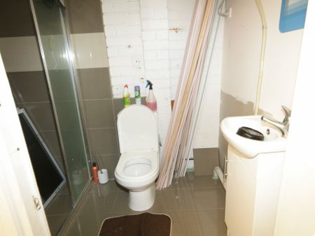 Versatile Shop Opportunity in the Heart of Noble Park - Photo 5