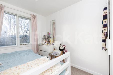 Large two bed apartment located within easy access to Kings Cross & Islington - Photo 5