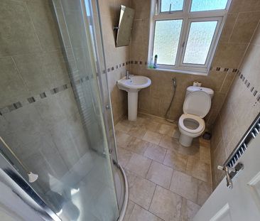 Room in a Shared House, Mostyn Road, SW19 - Photo 5
