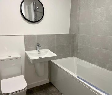 3 bedroom semi-detached house to rent - Photo 6