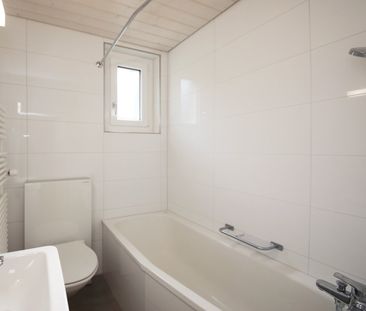 Top renovierte 3.5 Zimmer-Wohnung mit 2 Balkonen, 1. OG mit Gartens... - Photo 3