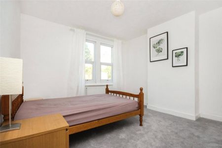 2 bedroom end of terrace house to rent - Photo 3