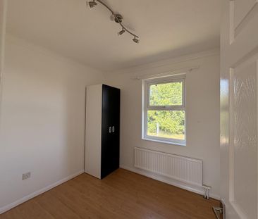 3 bedroom flat to rent - Photo 3