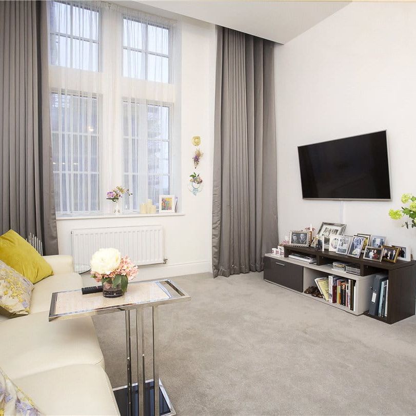 A stunning one bedroom unfurnished apartment located in the sought after location on Bishopthorpe Road. - Photo 1