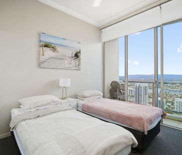 RESORT LIVING IN THE HEART OF SURFERS PARADISE! - Photo 3
