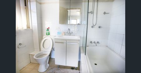 Modern 1 Bedroom Unit - Photo 4