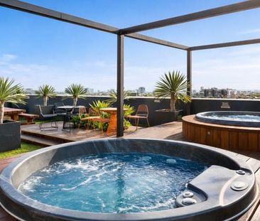 Stylish Ground-Floor Living with Private Courtyard in the Heart of ... - Photo 4