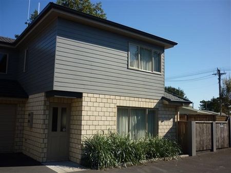 3 Bedroom Townhouse in Dinsdale - Photo 4