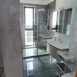 De inchiriat ,Mamaia , garsoniera lux , loc de parcare inclus - Photo 2