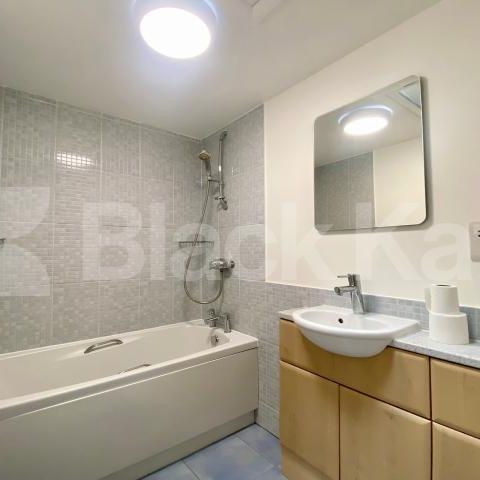 Semi detached, recently refurbished house off Burgess Park - Photo 1