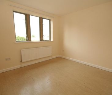 3 bedroom apartment to rent - Photo 4