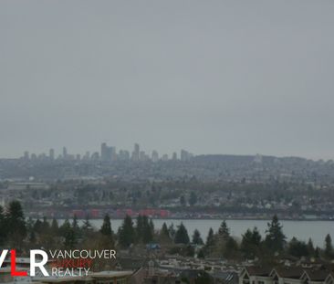 Condo in North Vancouver, BC - Photo 4