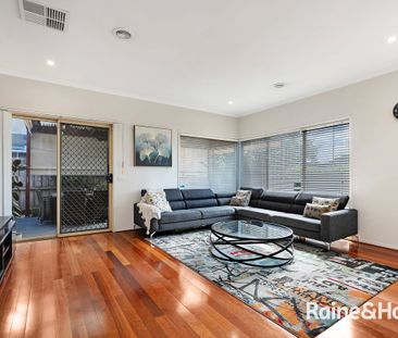 Stunning 4-bedroom house in the heart of Berwick! - Photo 3