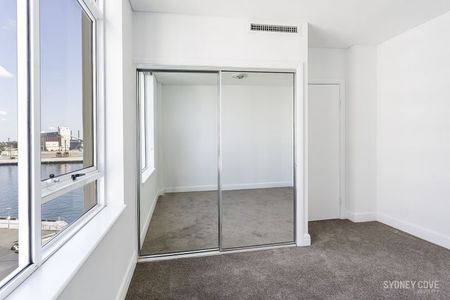 WATERFRONT APARTMENT | Unfurnished - Photo 2