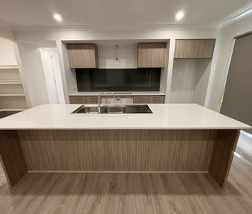 Gorgeous Family Living for Rent! - Photo 5