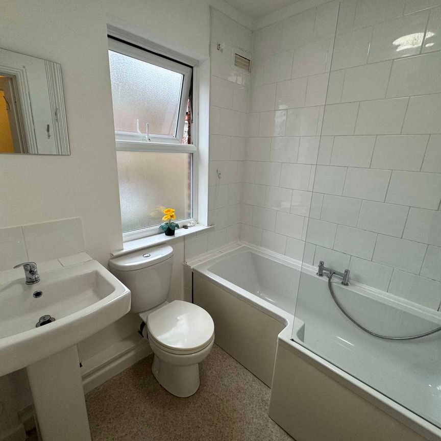 Shared house next to Newsham Park - bills included - Photo 1