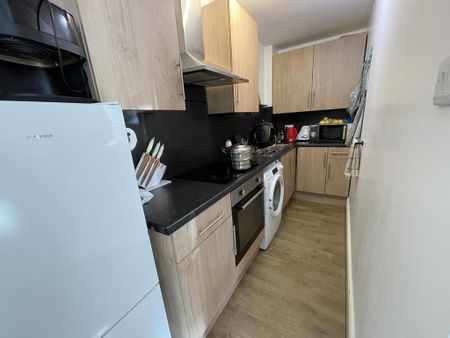 2 bedroom flat to rent - Photo 4