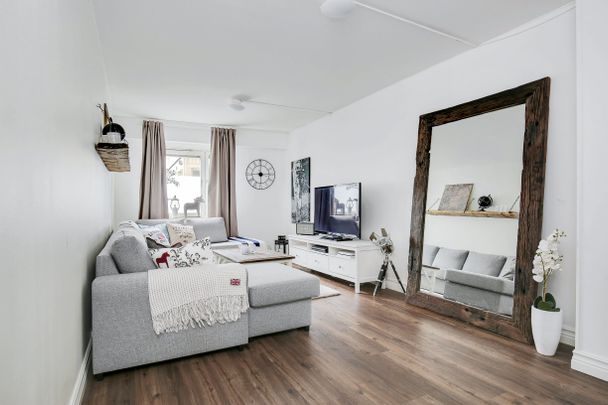 Hallonbergsplan, Sundbyberg - Photo 1