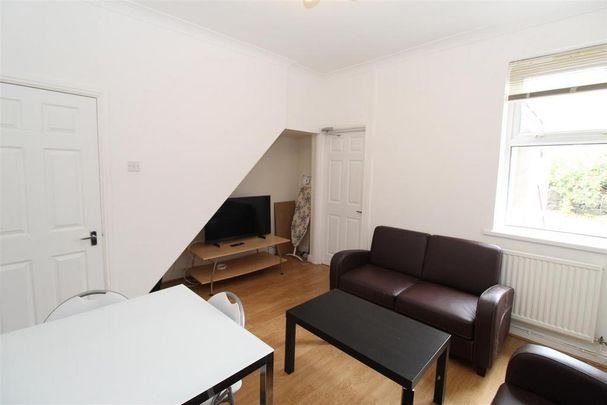 3 bedroom private hall to rent - Photo 1