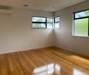 4BR 2 LIVING FAMILY HOME IN PRIME LOCALE! - Photo 3