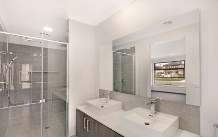 Immaculate and Near New Spacious Family Home in Prime Location - Photo 2