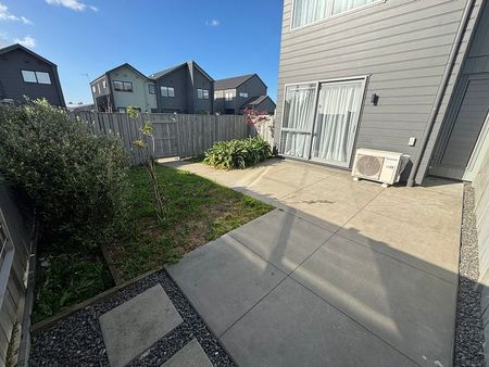 Family Home in Park Green, Karaka - Photo 4