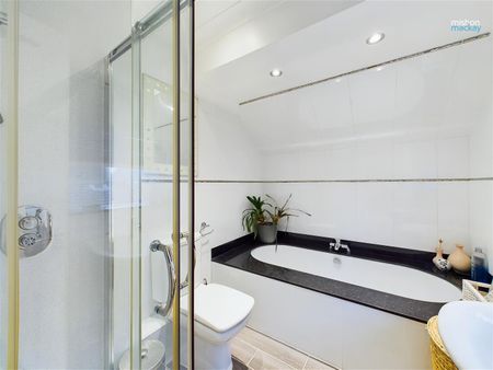 4 bedroom detached house to rent - Photo 3