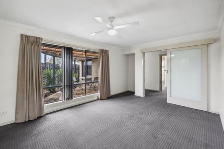 Three Bedroom Home Opposite Parklands - Photo 4