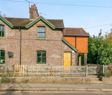 Refurbished three bedroom semi-detached cottage located in the vill... - Photo 5