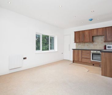 Rosemount Avenue, West Byfleet, Surrey, KT14 - Photo 5
