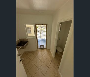 10 Brathwaite Road, Lockridge, WA 6054 - Photo 3