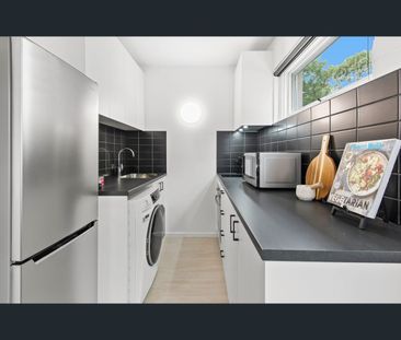 1/44 Gatehouse Street, Parkville, Vic 3052 - Photo 1