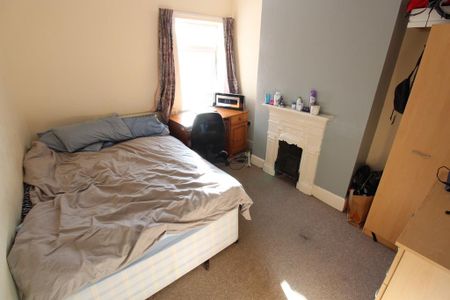 4 bedroom terraced house to rent - Photo 5