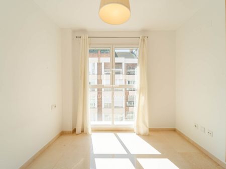 4 Bedroom apartment for rent in El Pla del Real, Valencia - Photo 4
