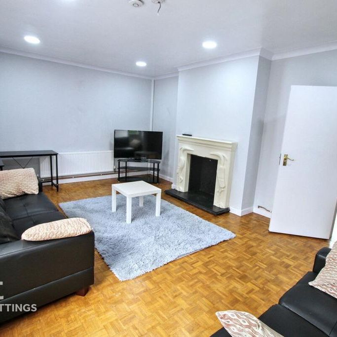 6 bedroom detached house to rent - Photo 1