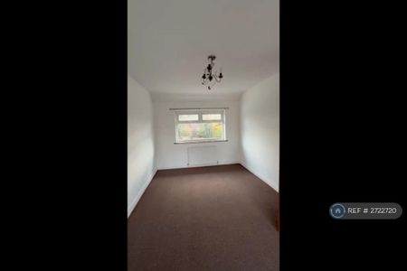 4 bedroom semi-detached house to rent - Photo 4