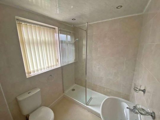 Denton Lane, Chadderton, OL9 - Photo 1