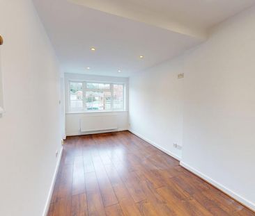 4 bedroom semi-detached house to rent - Photo 4