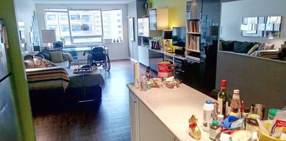 Bright, Spacious Bedroom at the Manulife Centre - Steps Away from UofT - Photo 2