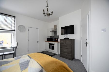 1 bedroom flat to rent - Photo 2
